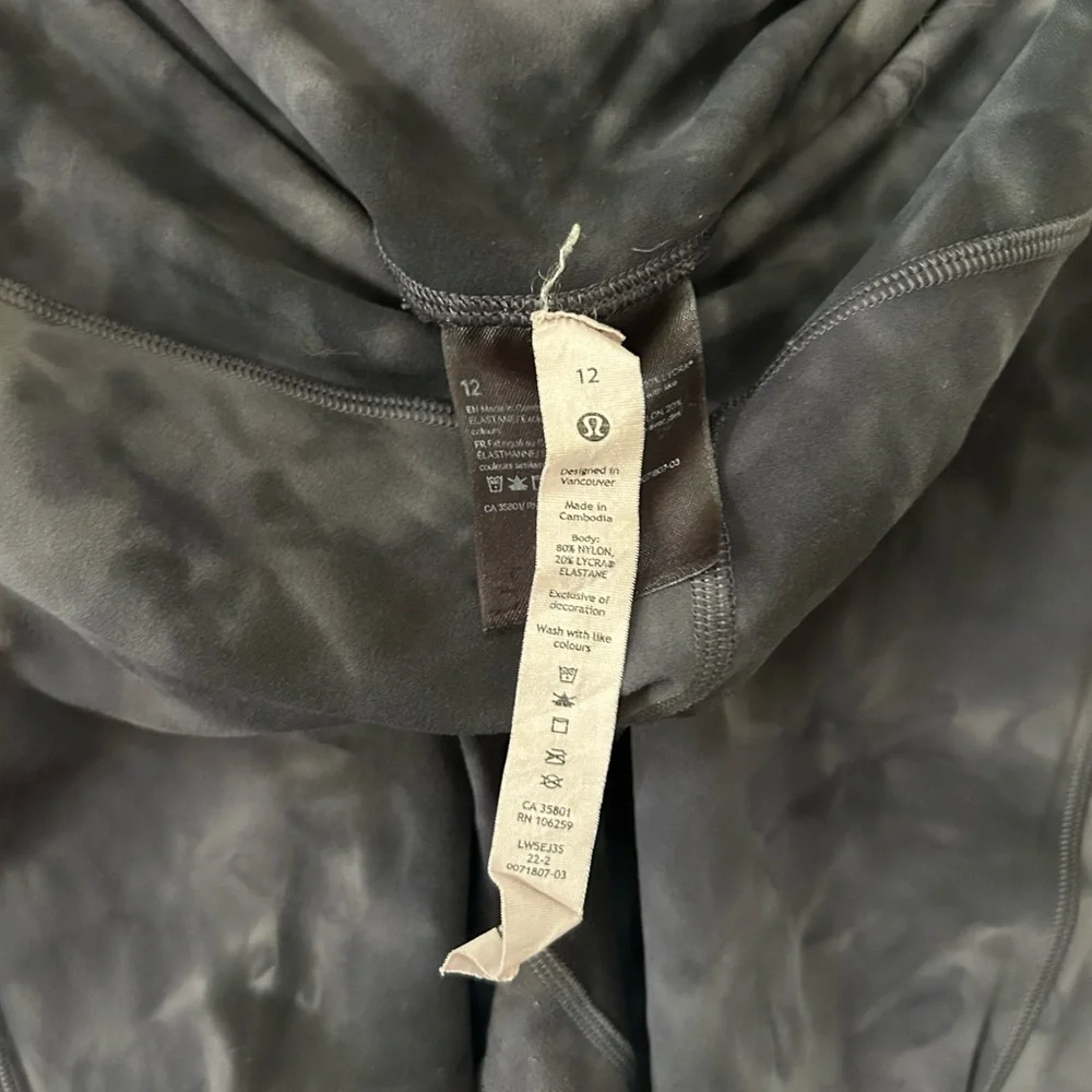 Lululemon Athletica Black Tie Dye Leggings - Picture 3 of 5